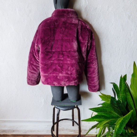 Retro inspired faux fur dark fuchsia jacket - Picture 2 of 3